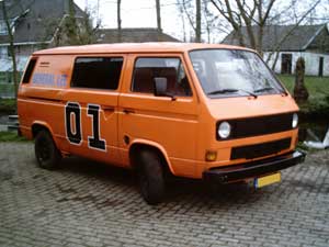 VW T3 bus in Dukes of Hazard kleuren