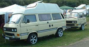 VW T3 met aanhanger van een T3 waar een bbq in zit