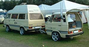 VW T3 met aanhanger van een T3 waar een bbq in zit