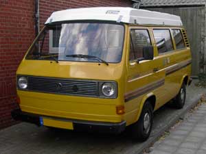 Gele VW T3 camper met laag hefdak