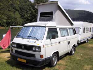 VW T3 camper met hefdak geopend