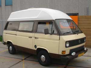 Two tone bruin gekleurde camper met wit dak